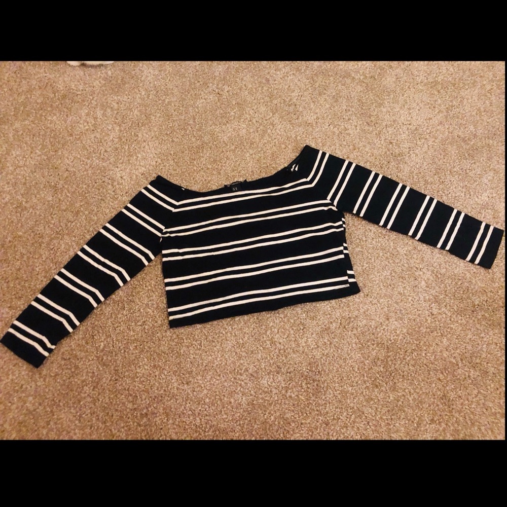 NWOT Off the shoulder crop top.